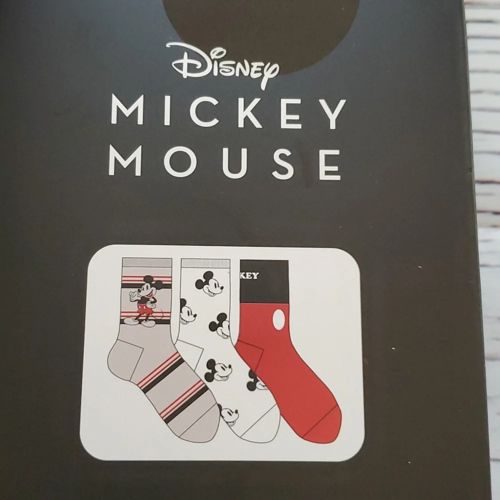 🆕️ CUTE DISNEY MICKEY MOUSE BOXED CREW SOCKS (3 PAIRS) ❤️🖤